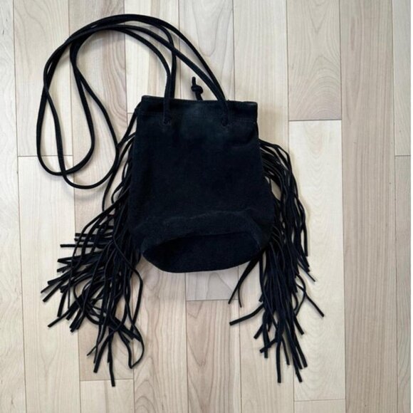 High-quality genuine suede handbag with dramatic fringe details - Picture 2 of 8
